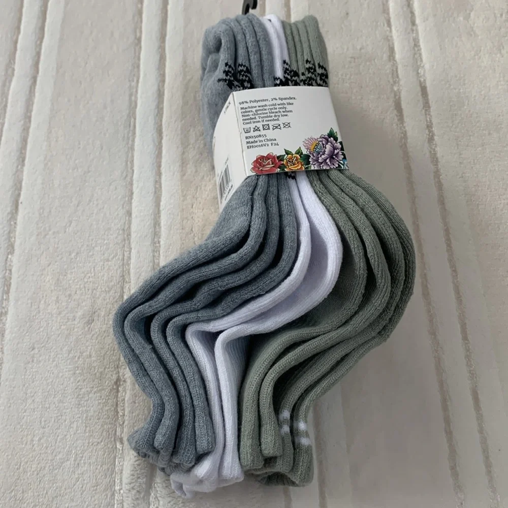 Ed Hardy Ladies Cushioned Mid Crew 5 Pair Socks Olive White Gray Size 4-10
